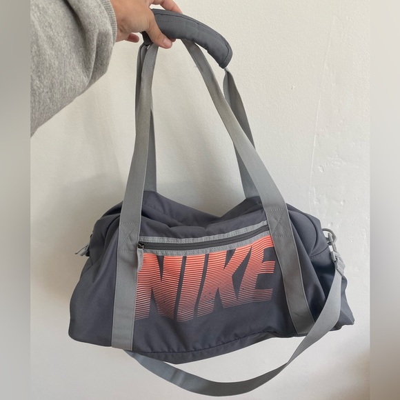 Nike Handbags - Nike Duffle / Gym bag